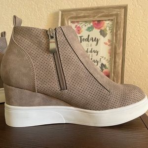 Sneaker wedge